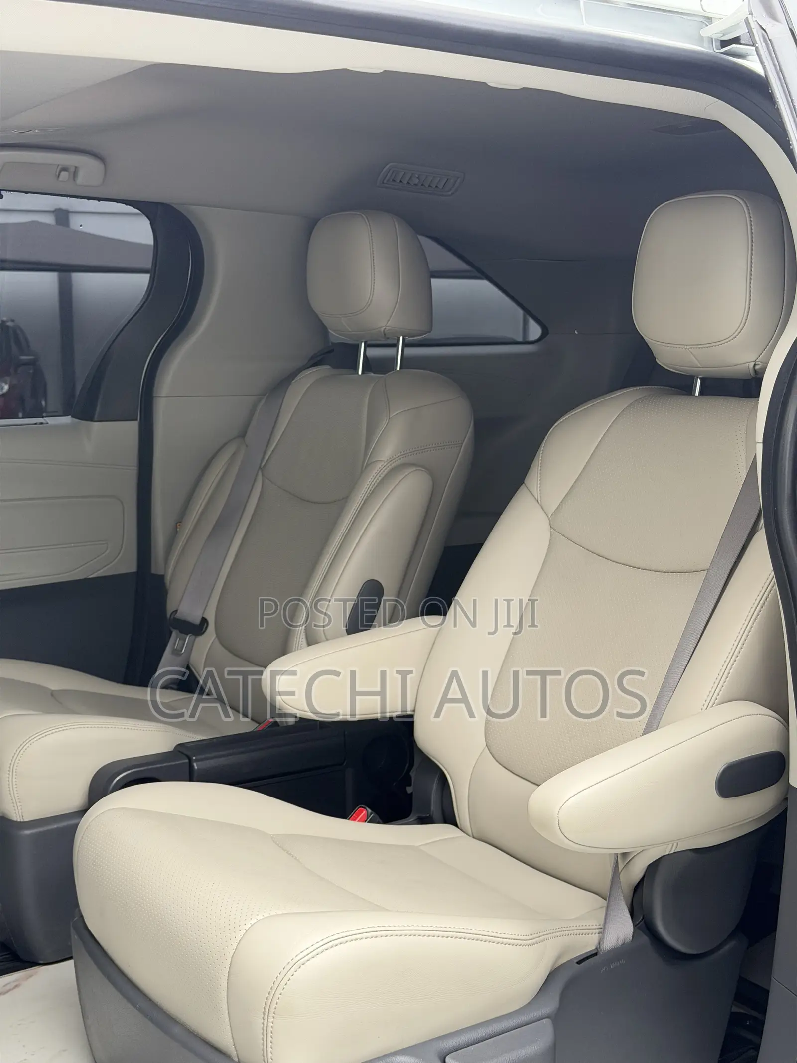 Toyota Sienna LE 2022 White
