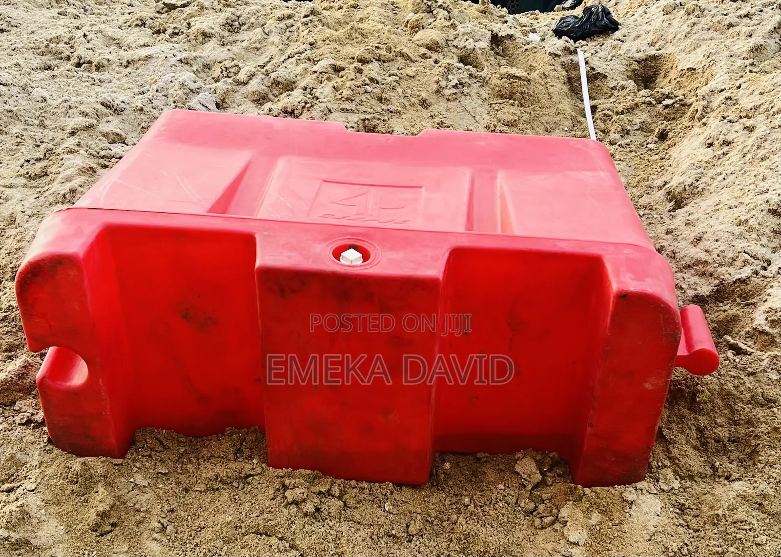 Durable Plastic Water Tank Made of Medium-Density Polyethylene.