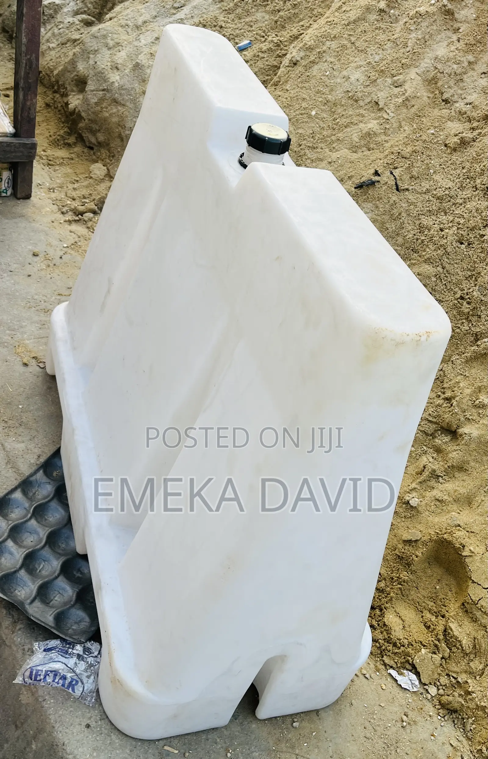 Durable Plastic Water Tank Made of Medium-Density Polyethylene.