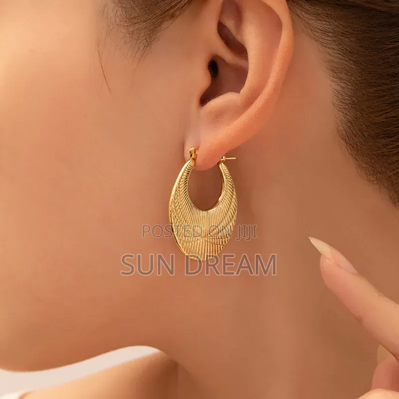 Fashionable Woman Earrings Birthday Gift Earring