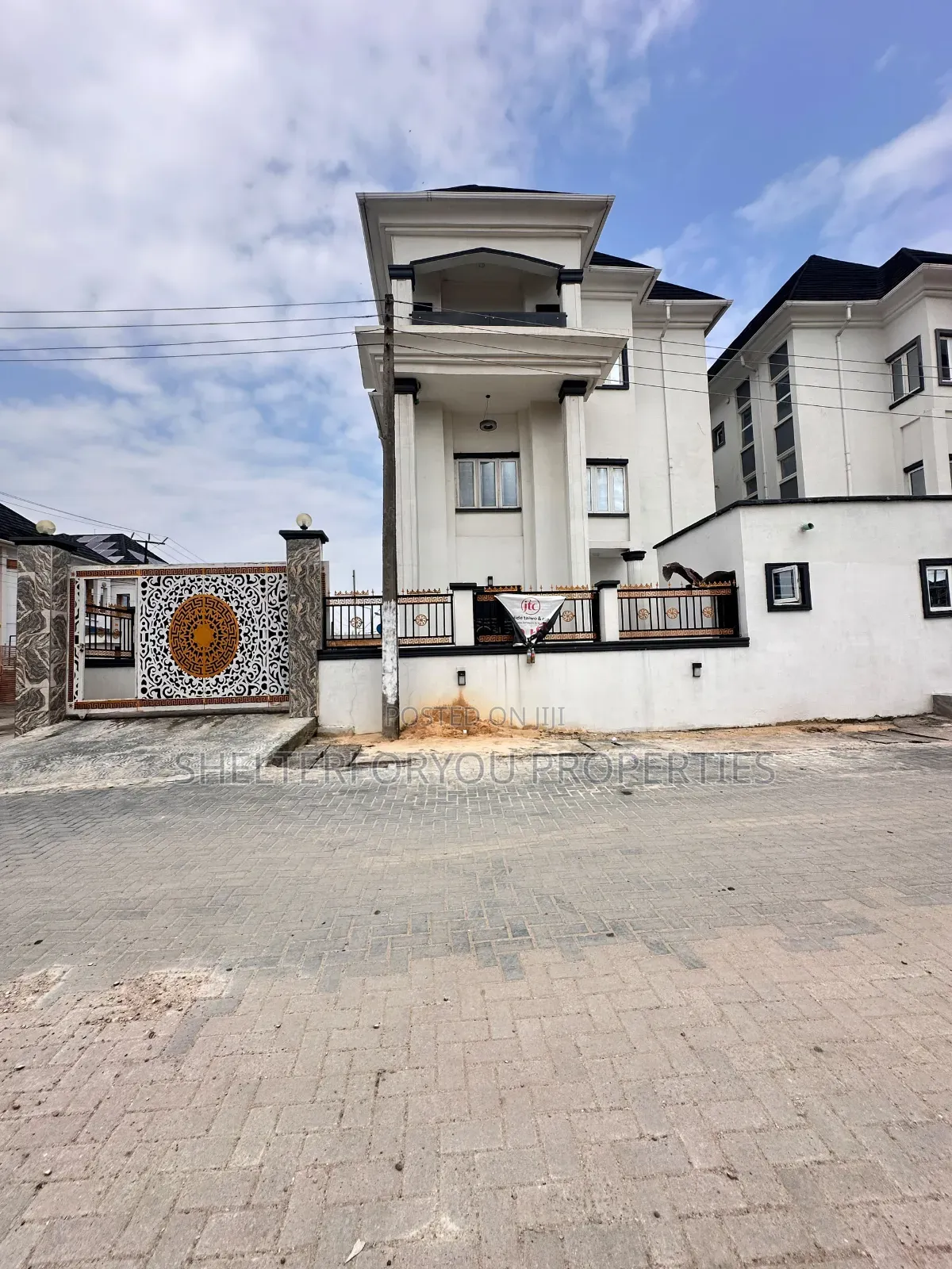 3bdrm Apartment in Lekki Expressway for rent