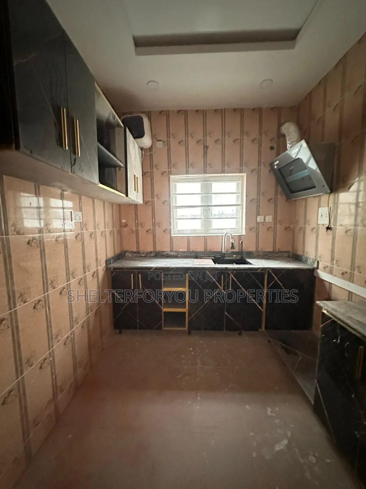 3bdrm Apartment in Lekki Expressway for rent