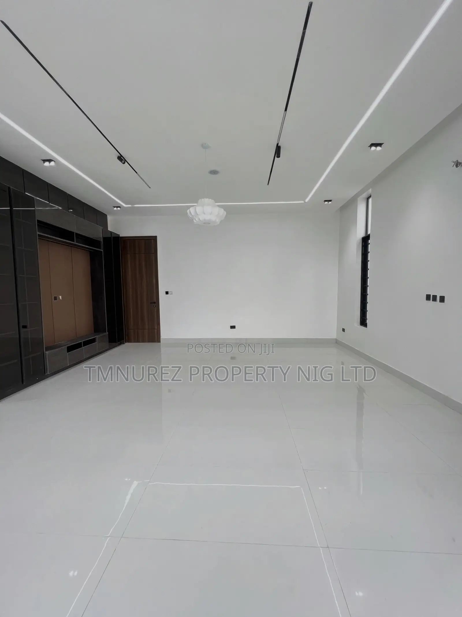 4bdrm Duplex in Chevron for sale
