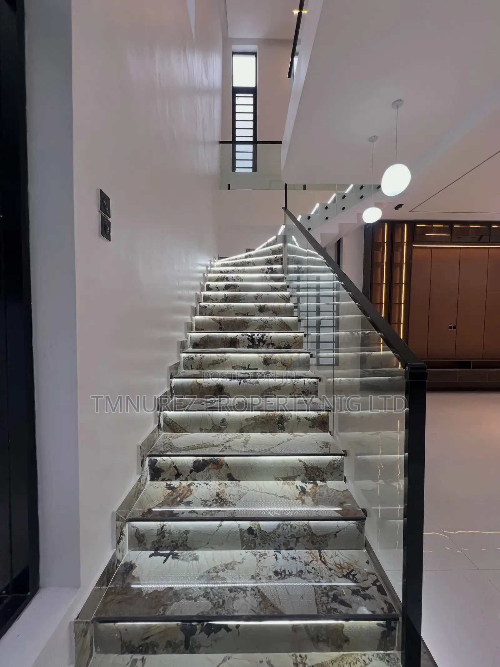 4bdrm Duplex in Chevron for sale