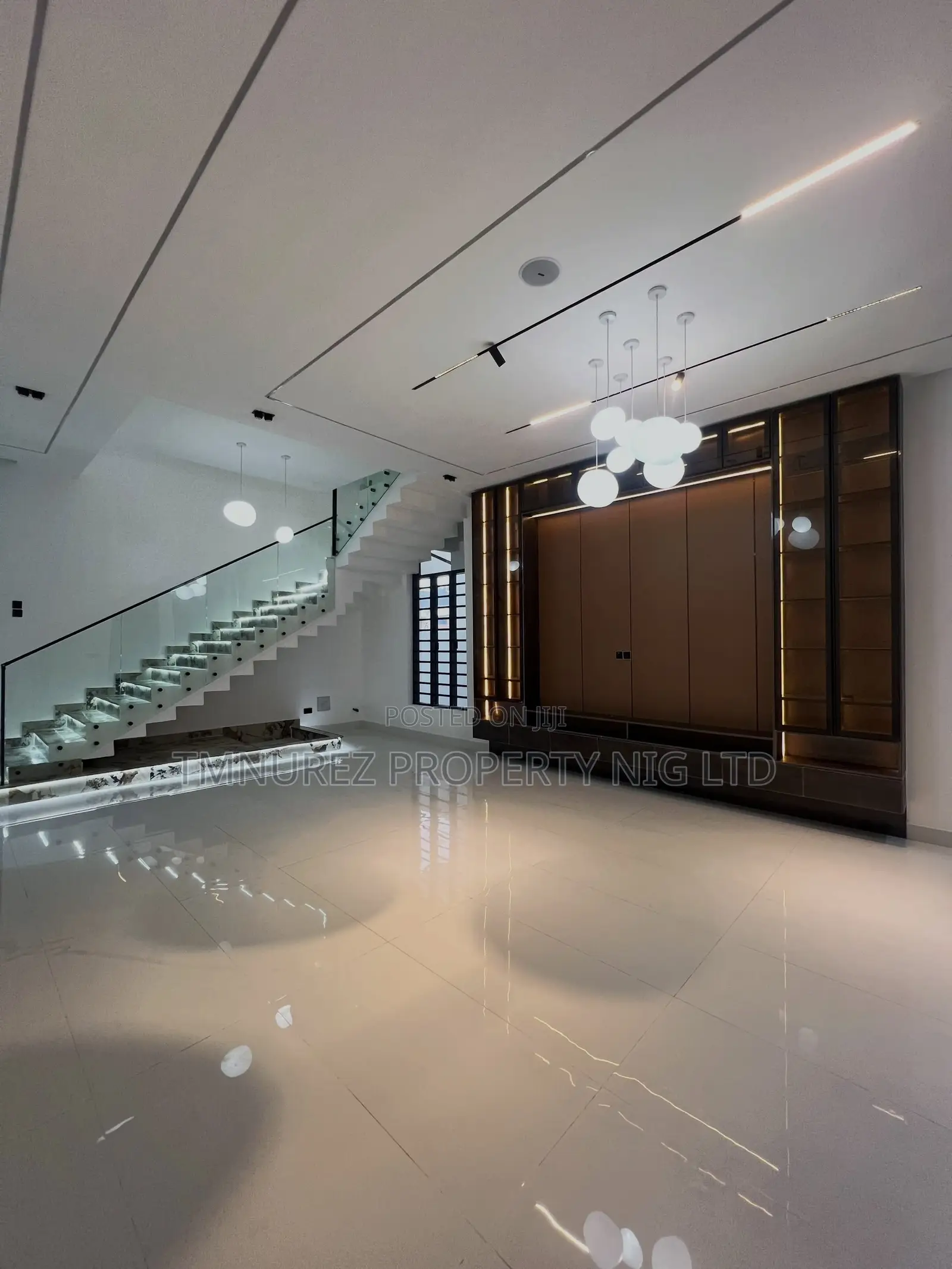 4bdrm Duplex in Chevron for sale
