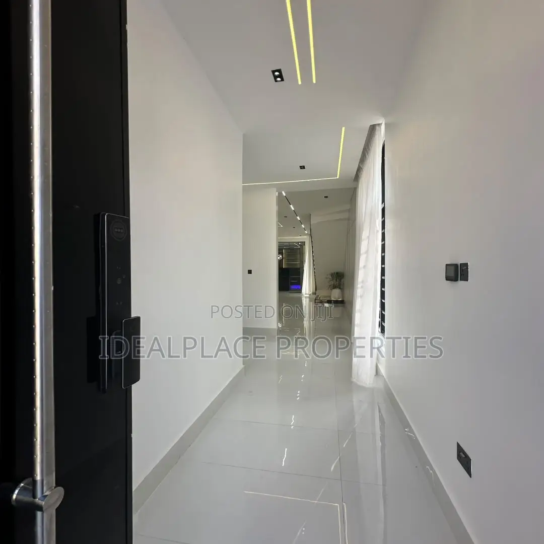 5bdrm Duplex in Lekki for sale