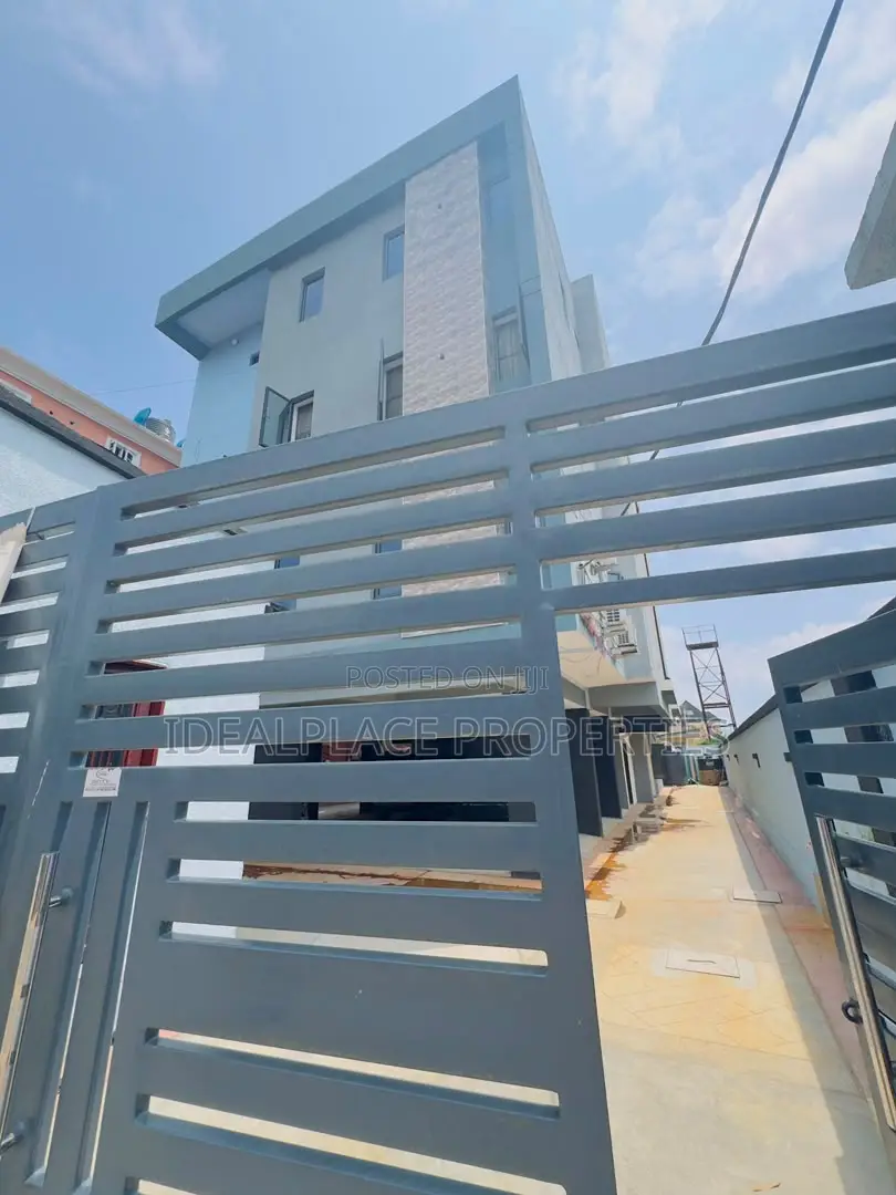 2bdrm Apartment in Surulere for sale