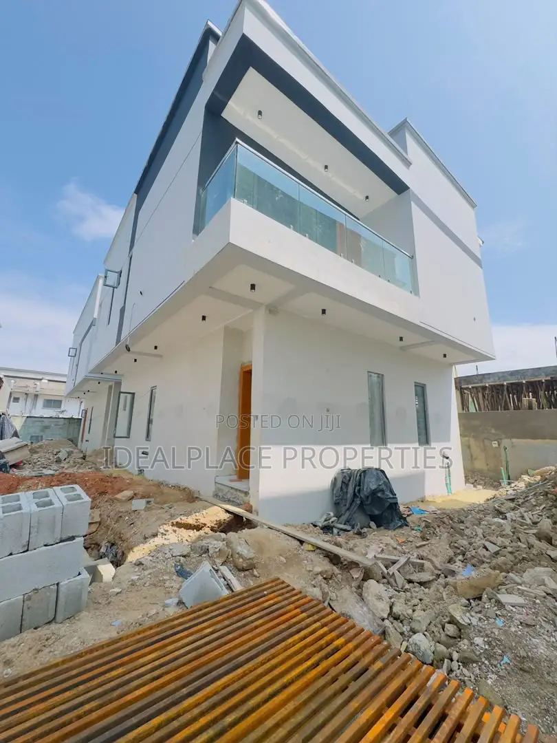 4bdrm Duplex in Surulere for sale