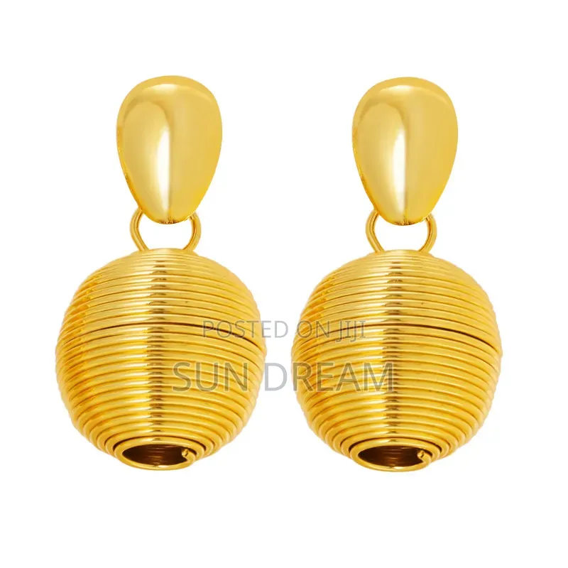 Golden Ball Pendant Woman Fashion Earrings