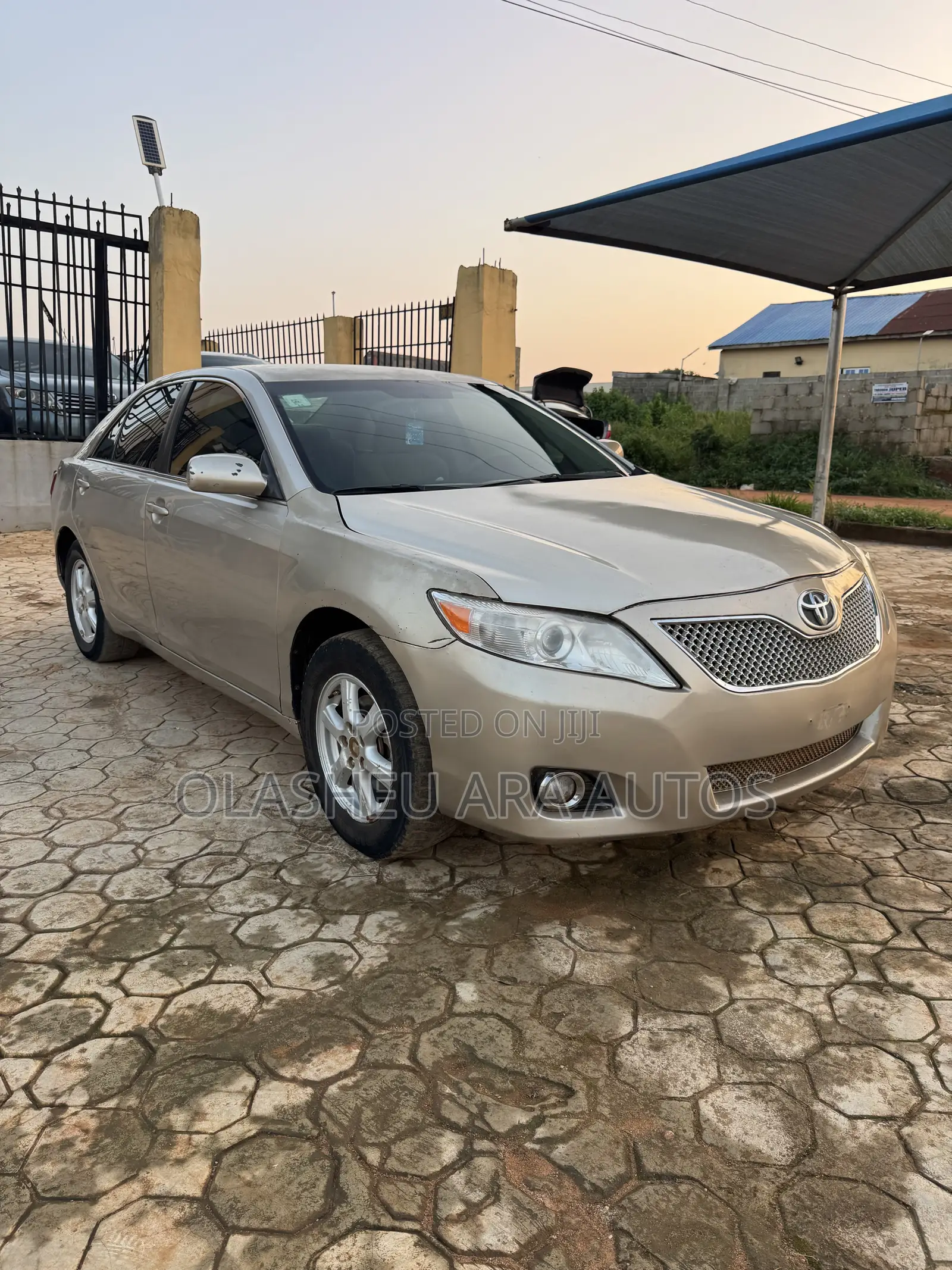 Toyota Camry LE 4dr Sedan (2.4L 4cyl 5A) 2008 Gold