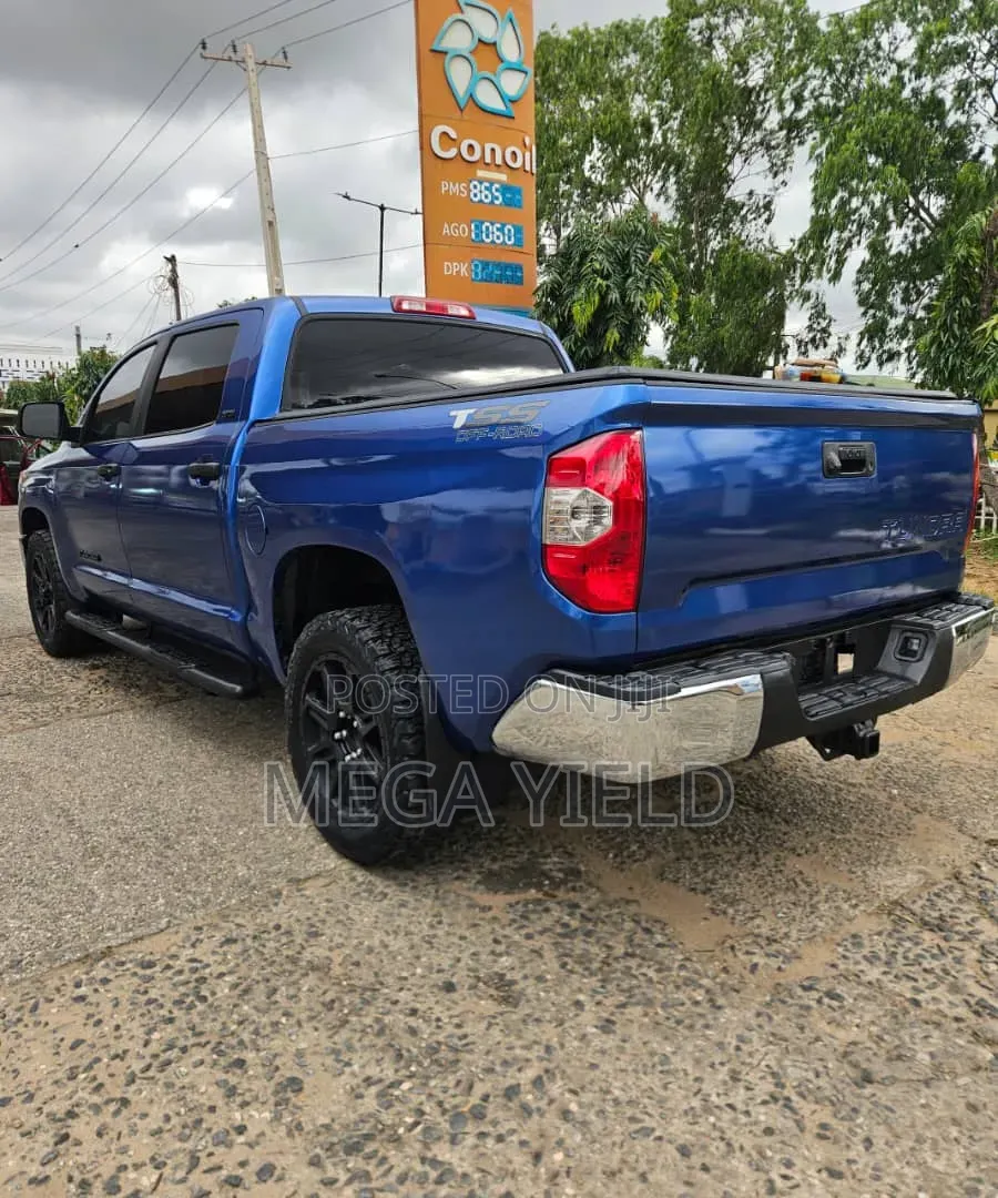 Toyota Tundra 2018 Blue