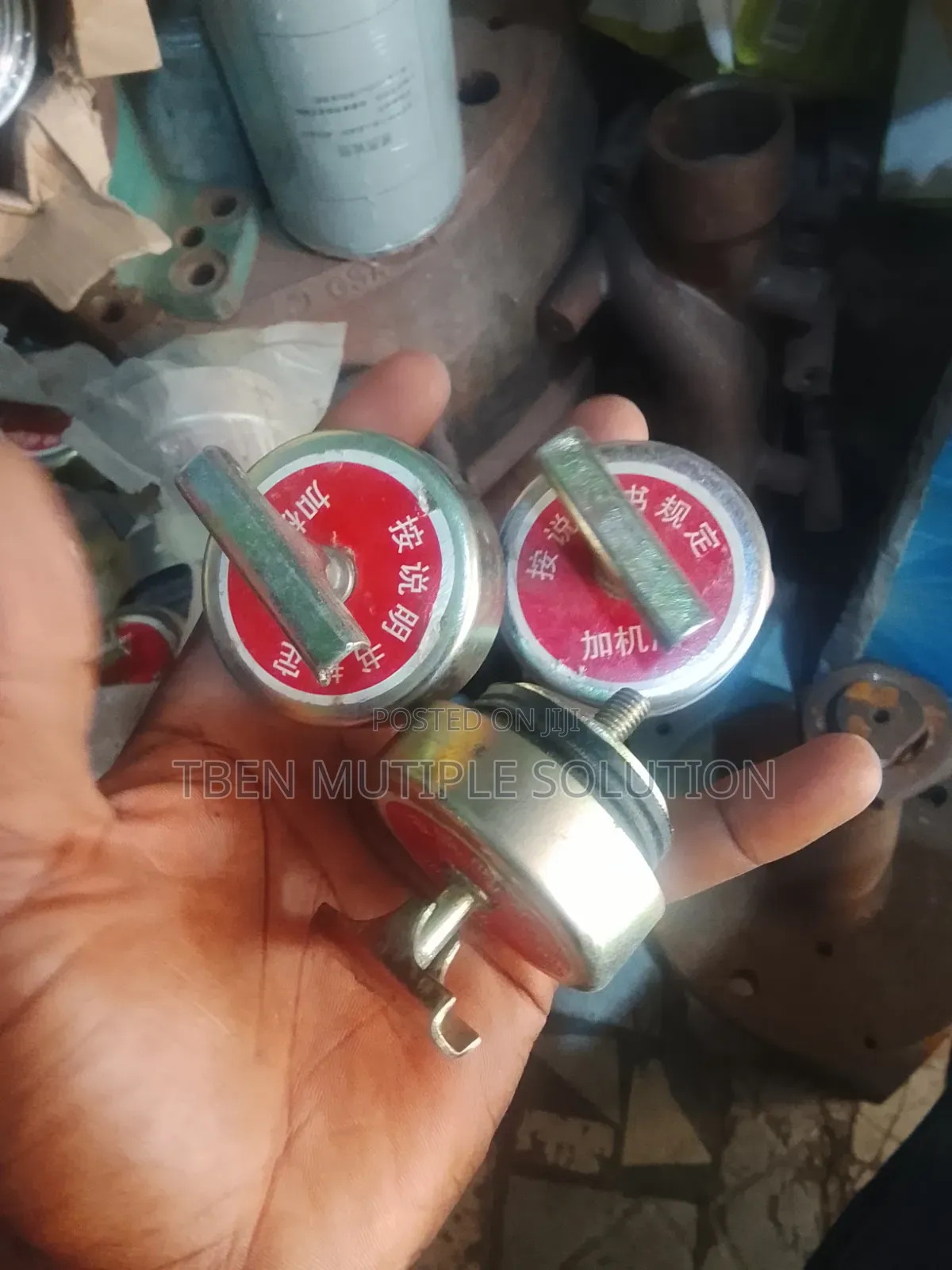 SINOTRUK HOWO Oil Filling Pipe Covers.