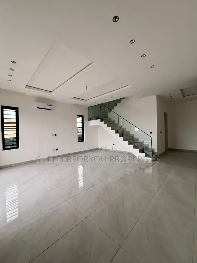3bdrm Maisonette in Lekki Phase 1 for sale