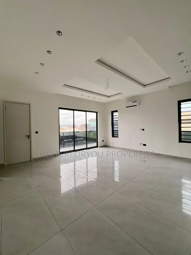 3bdrm Maisonette in Lekki Phase 1 for sale