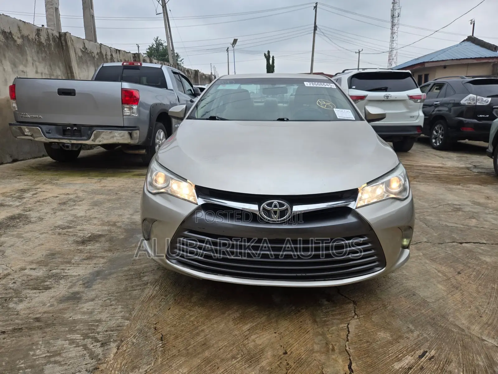 Toyota Camry 2016 Gold