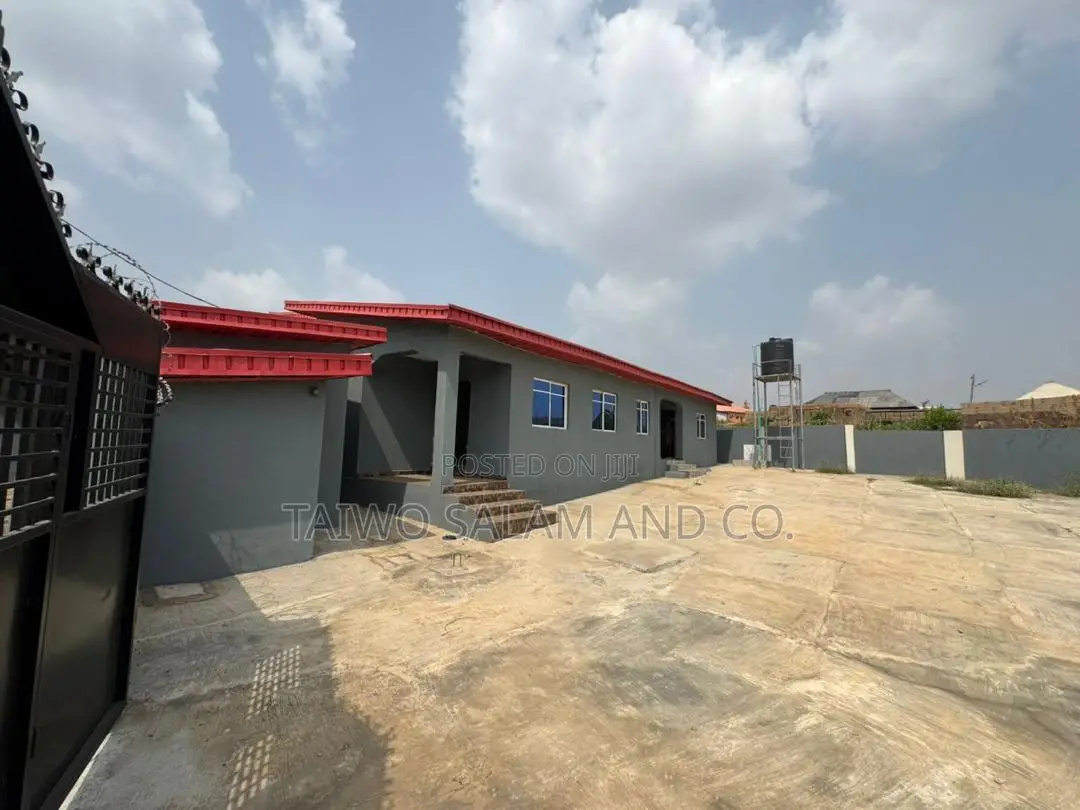 2bdrm Room & Parlour in Ibadan Polytechnic/University for sale