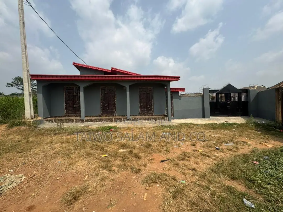 2bdrm Room & Parlour in Ibadan Polytechnic/University for sale