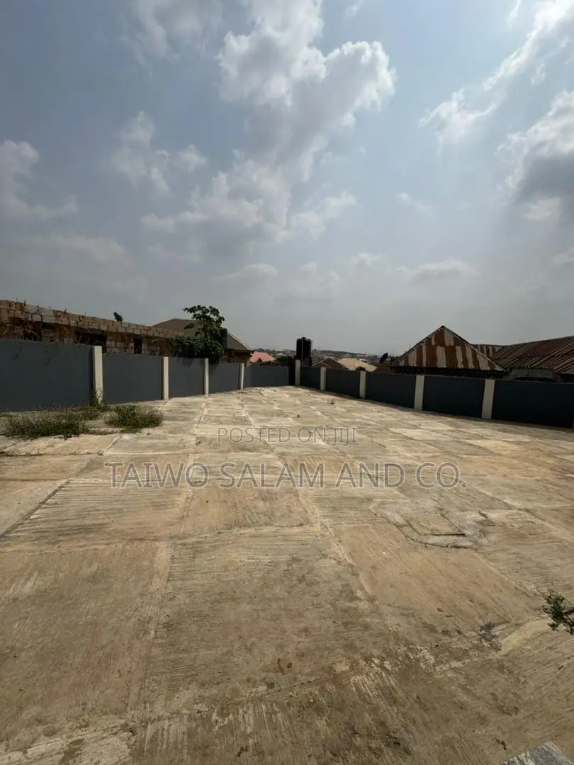 2bdrm Room & Parlour in Ibadan Polytechnic/University for sale