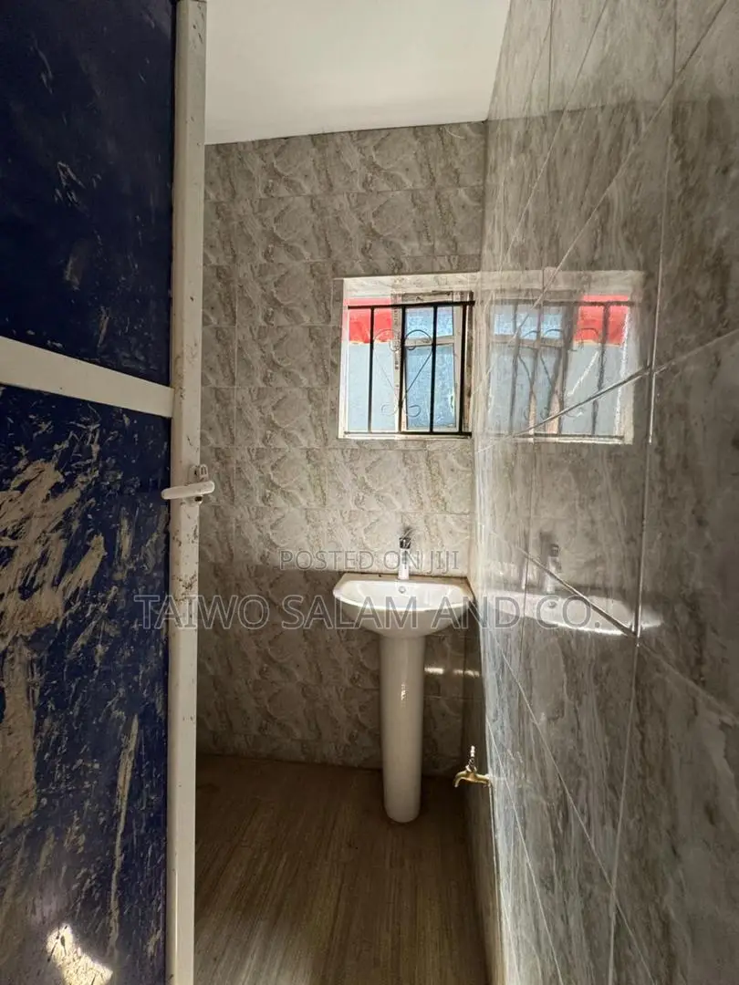 2bdrm Room & Parlour in Ibadan Polytechnic/University for sale