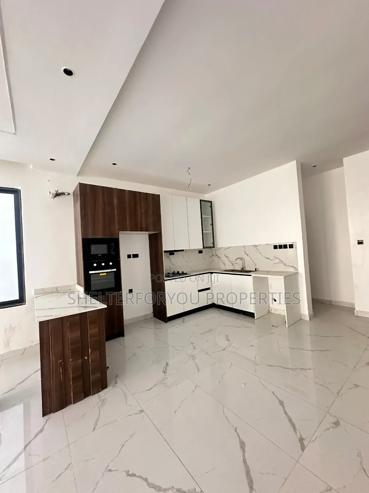 2bdrm Apartment in Lekki Phase 1 for sale