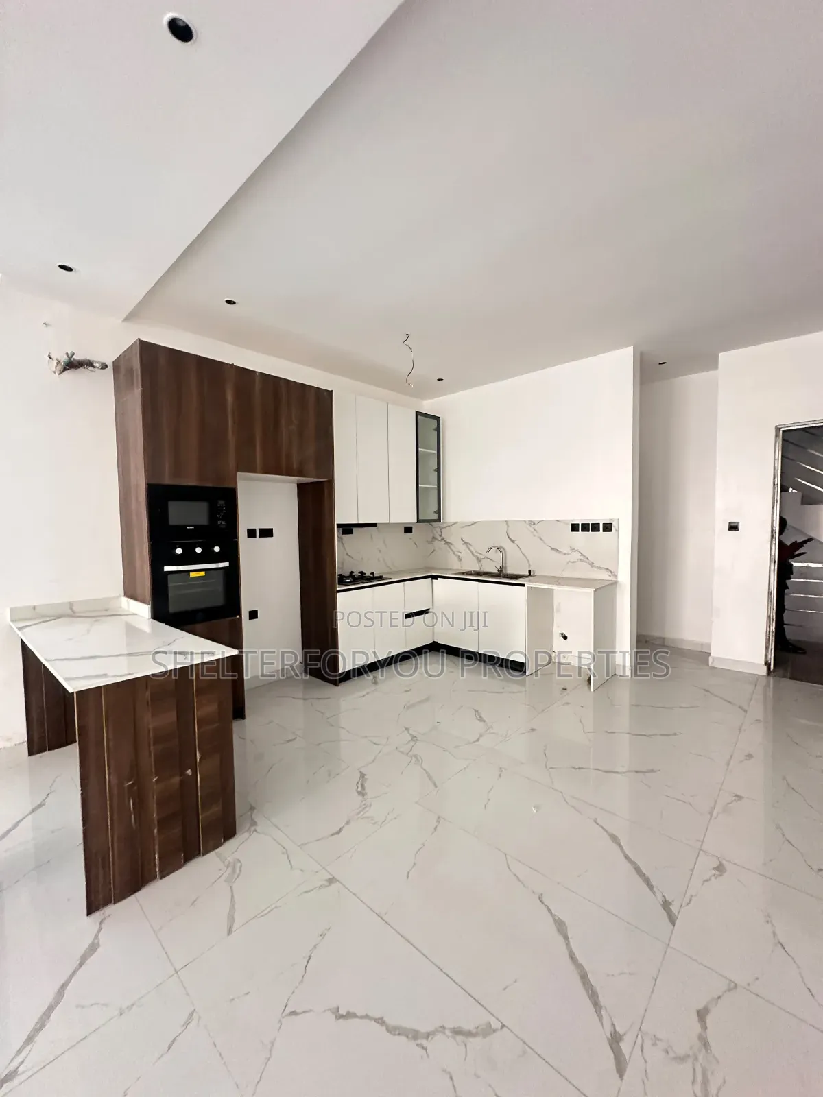 2bdrm Apartment in Lekki Phase 1 for sale