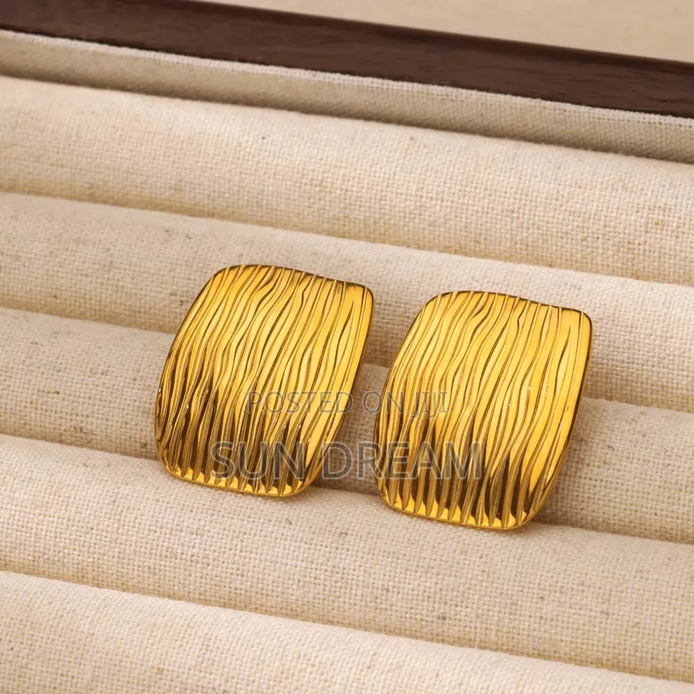 Beautiful Stud Women's Gold Earrings Gift Accessories