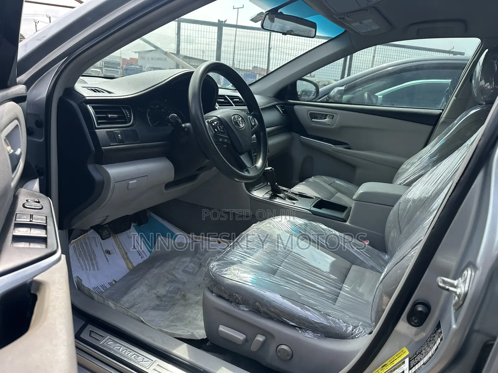 Toyota Camry LE 4dr Sedan (2.5L 4cyl 6A) 2015 Silver