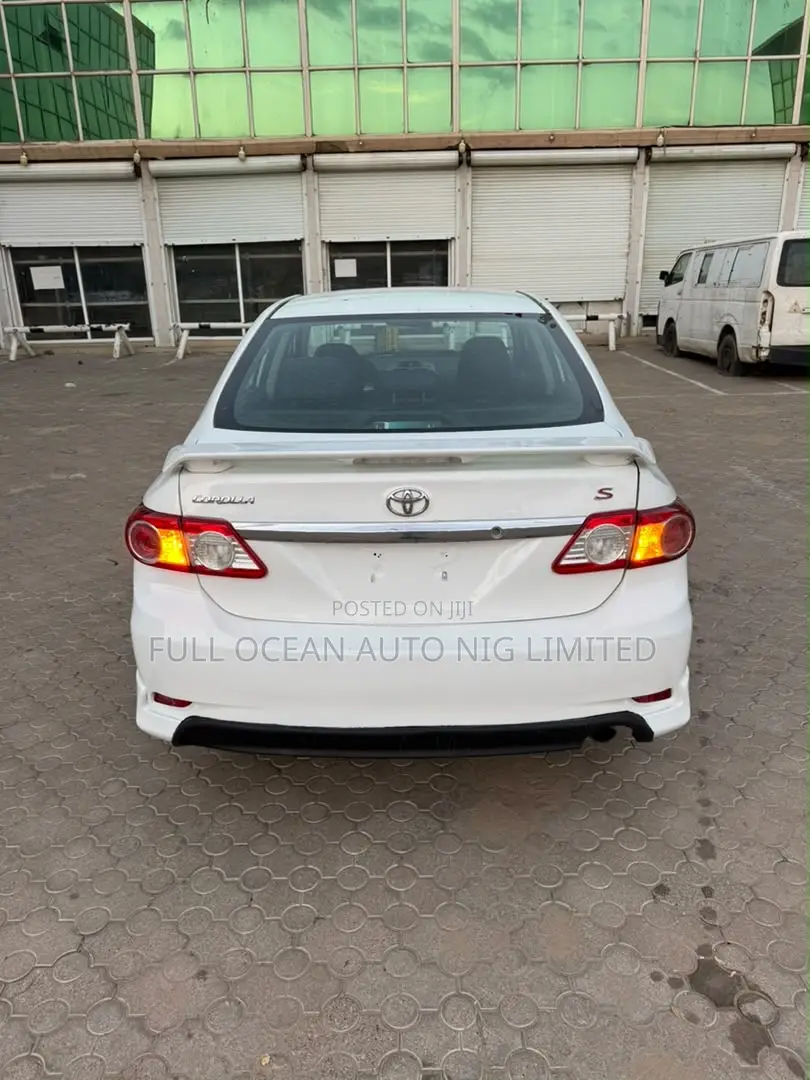 Toyota Corolla S Special Edition 4dr Sedan (1.8L 4cyl 4A) 2013 White
