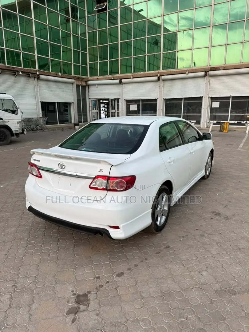 Toyota Corolla S Special Edition 4dr Sedan (1.8L 4cyl 4A) 2013 White