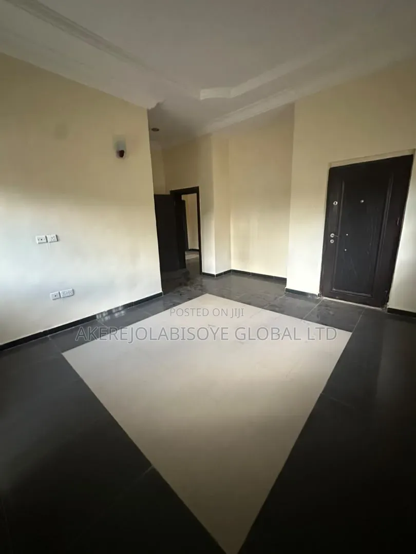 4bdrm Duplex in In An Estate After for rent