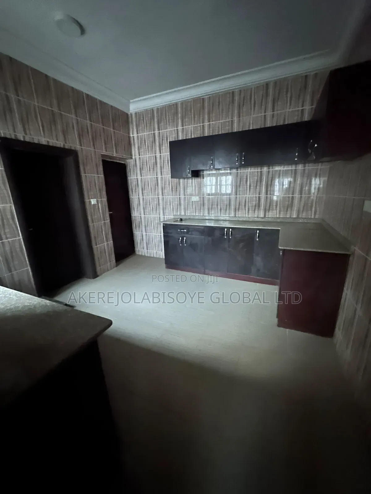 4bdrm Duplex in In An Estate After for rent
