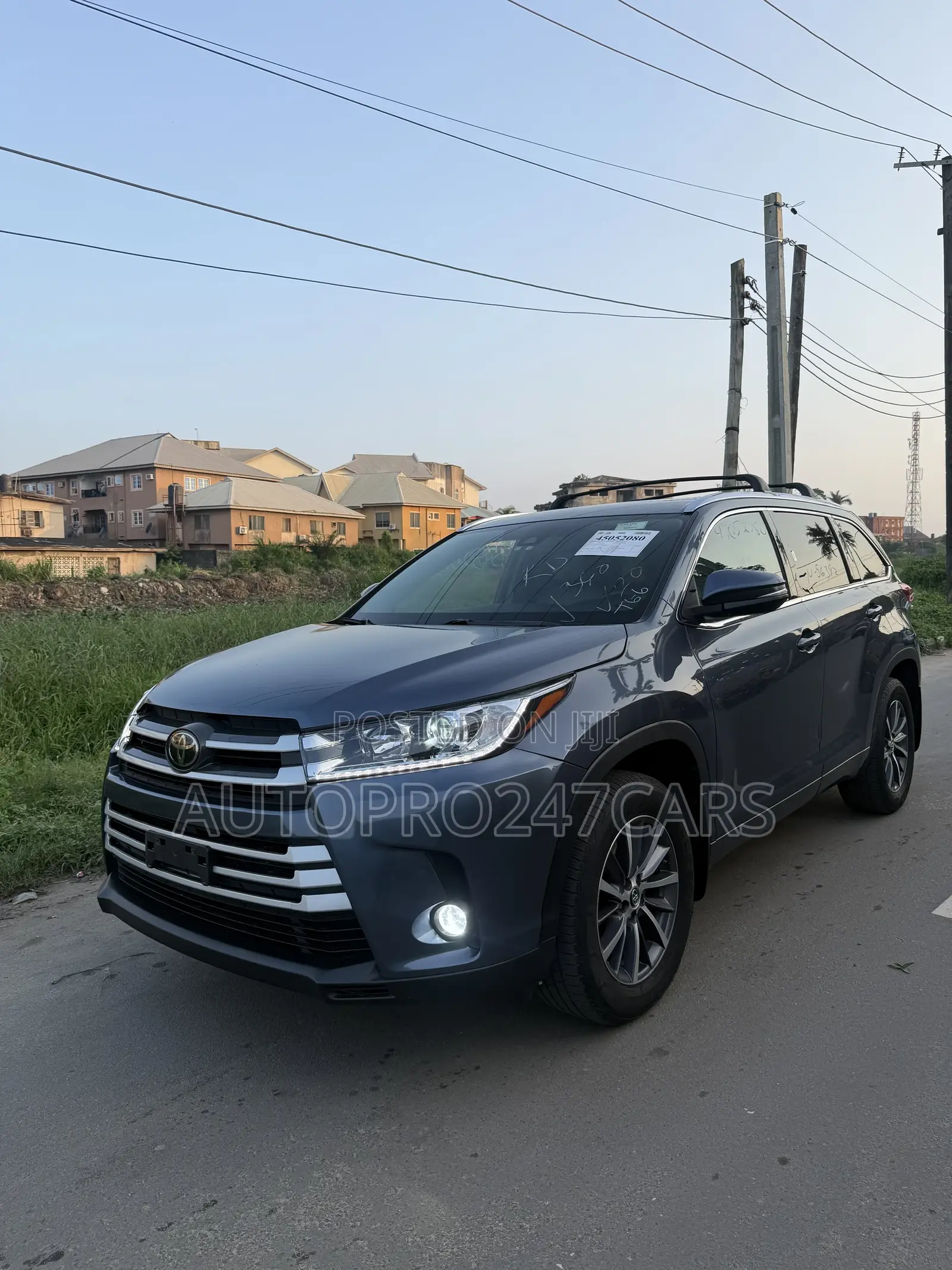 Toyota Highlander XLE 4x4 V6 (3.5L 6cyl 8A) 2017 Blue