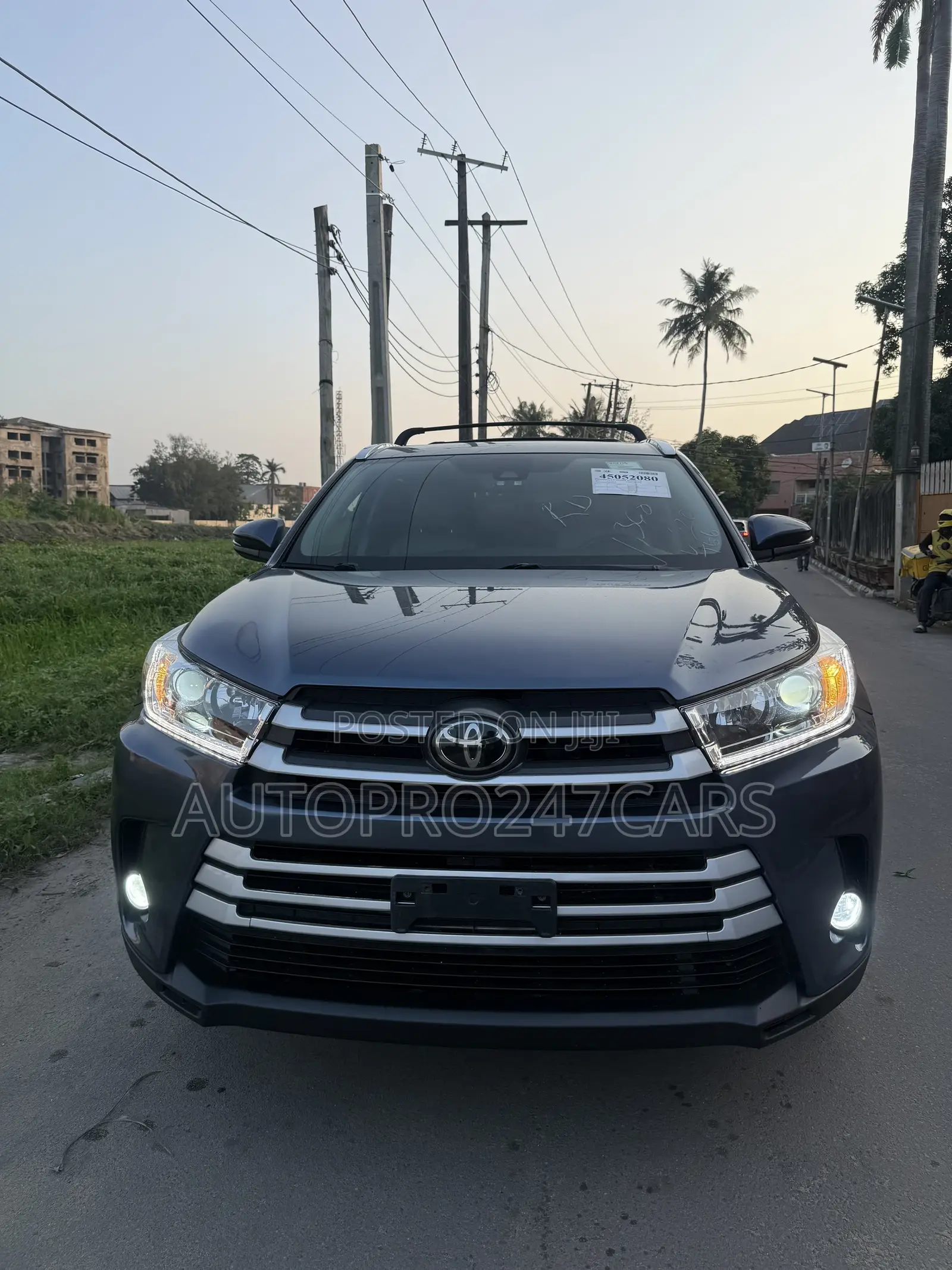 Toyota Highlander XLE 4x4 V6 (3.5L 6cyl 8A) 2017 Blue