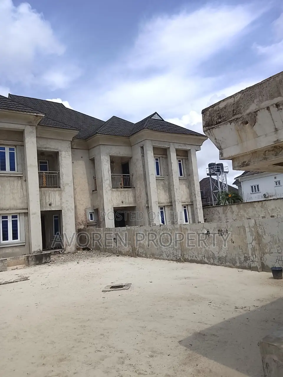 4bdrm Apartment in Ibeju for sale