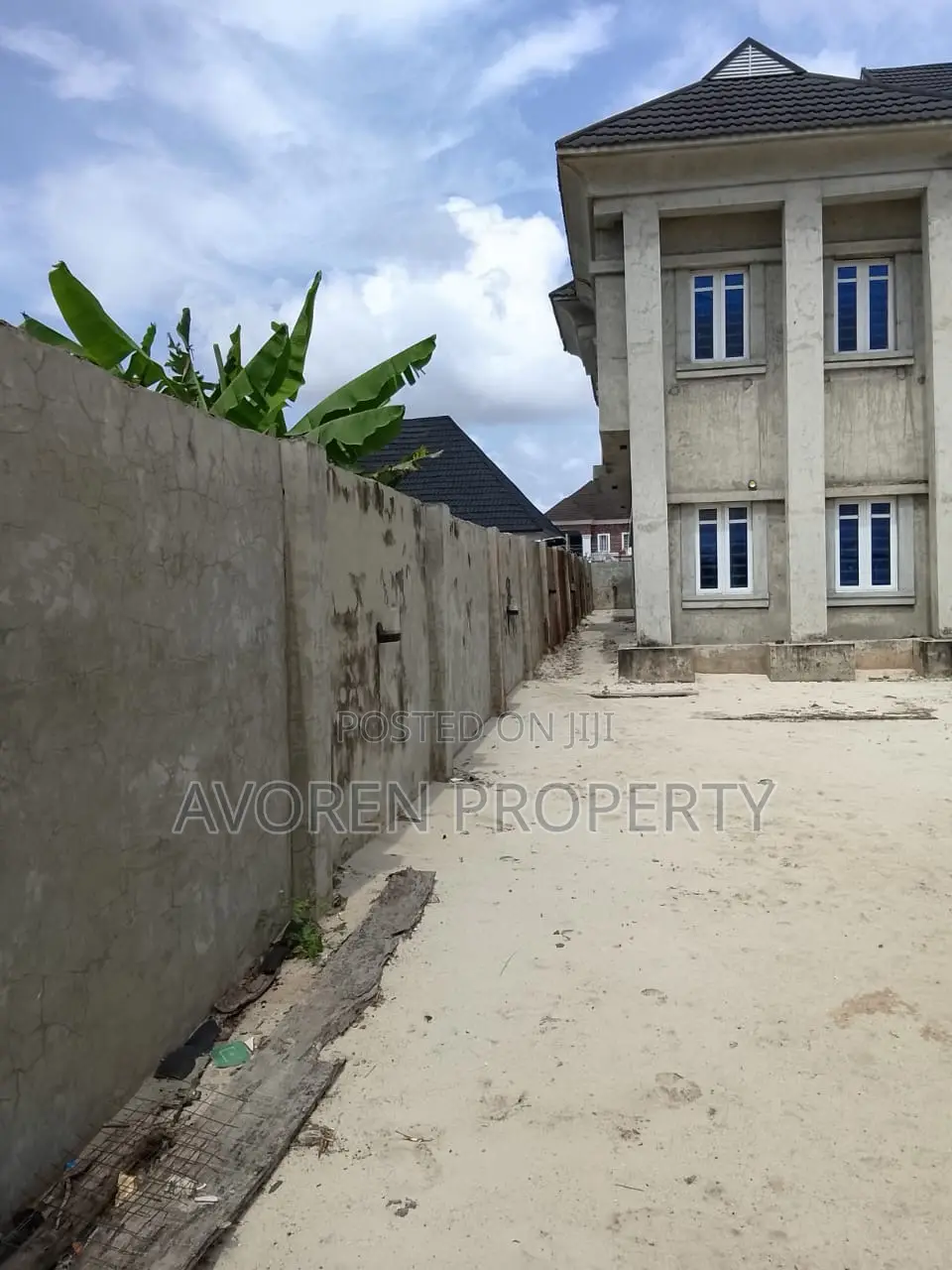 4bdrm Apartment in Ibeju for sale