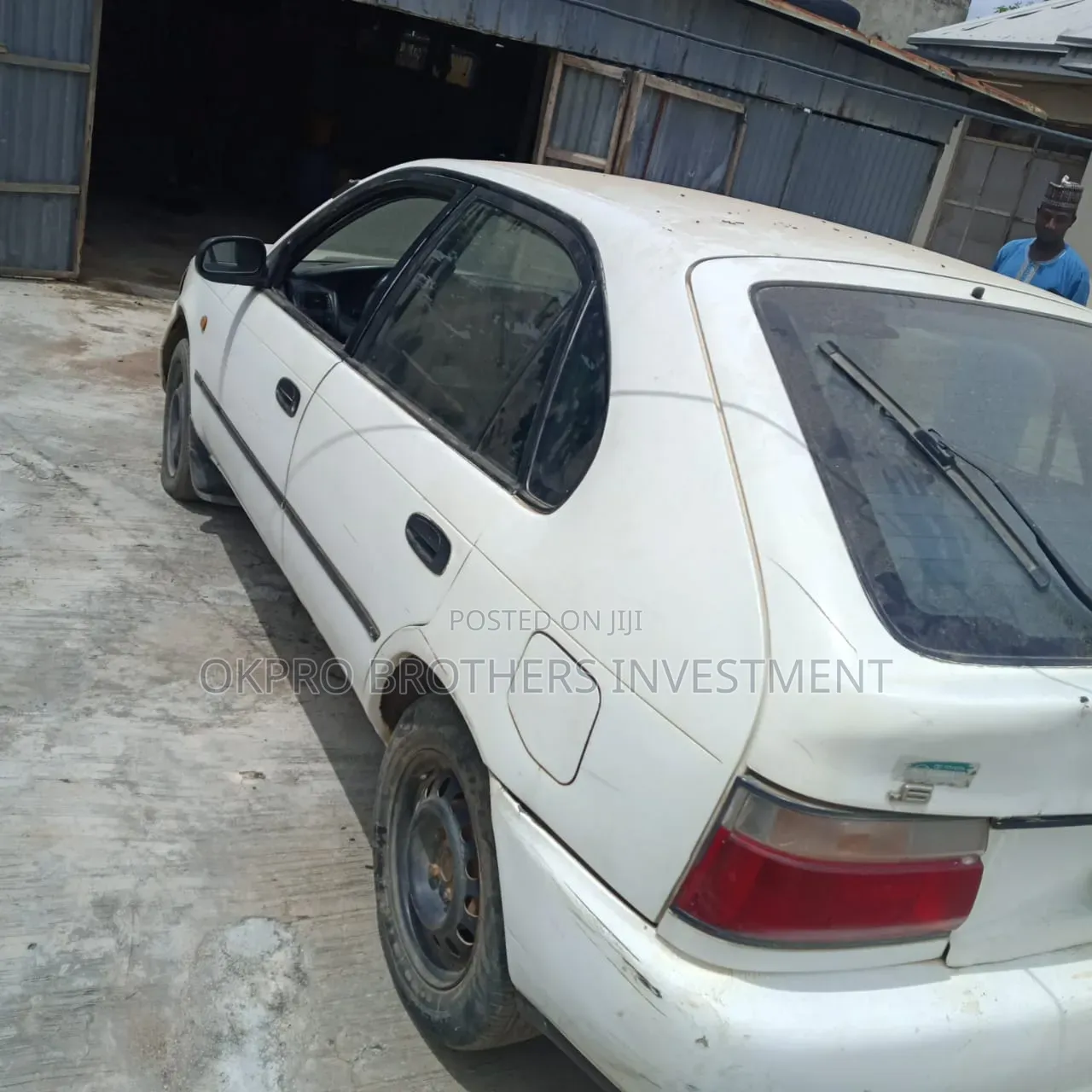 Toyota Corolla 1999 White