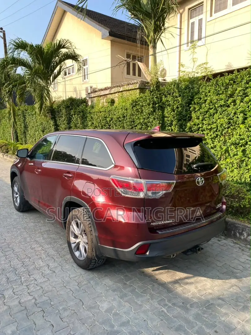 Toyota Highlander LE 4dr SUV AWD (3.5L 6cyl 6A) 2015 Red