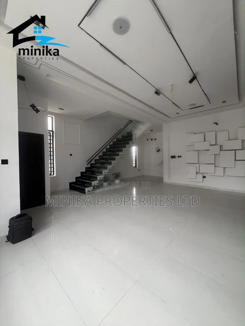 5bdrm Duplex in Orchid Estate, Ikota for sale