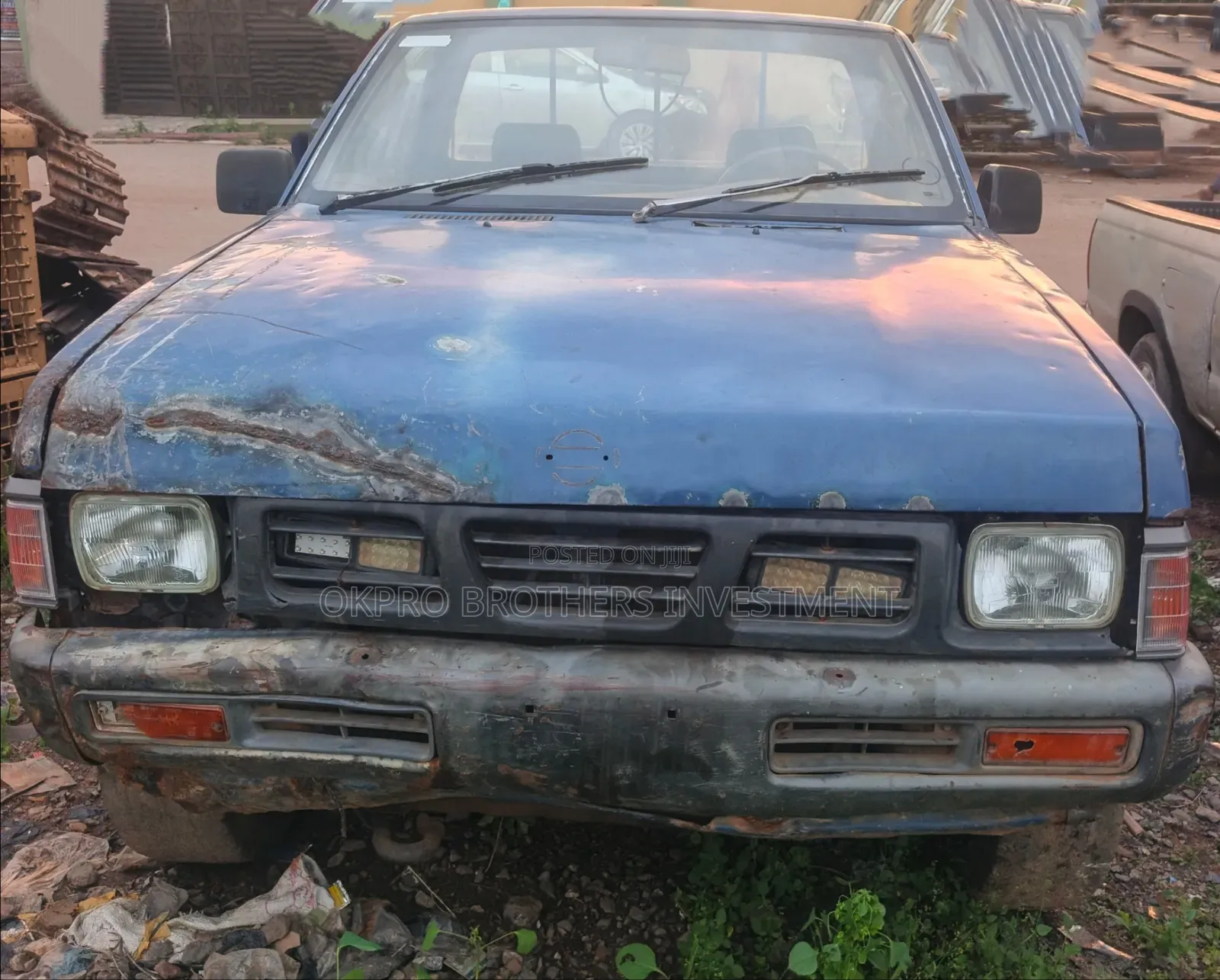 Nissan Pick-Up 1997 Blue