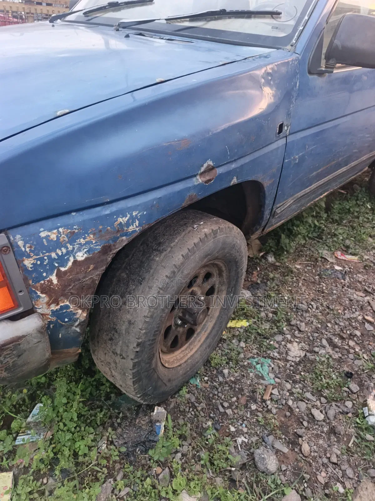 Nissan Pick-Up 1997 Blue