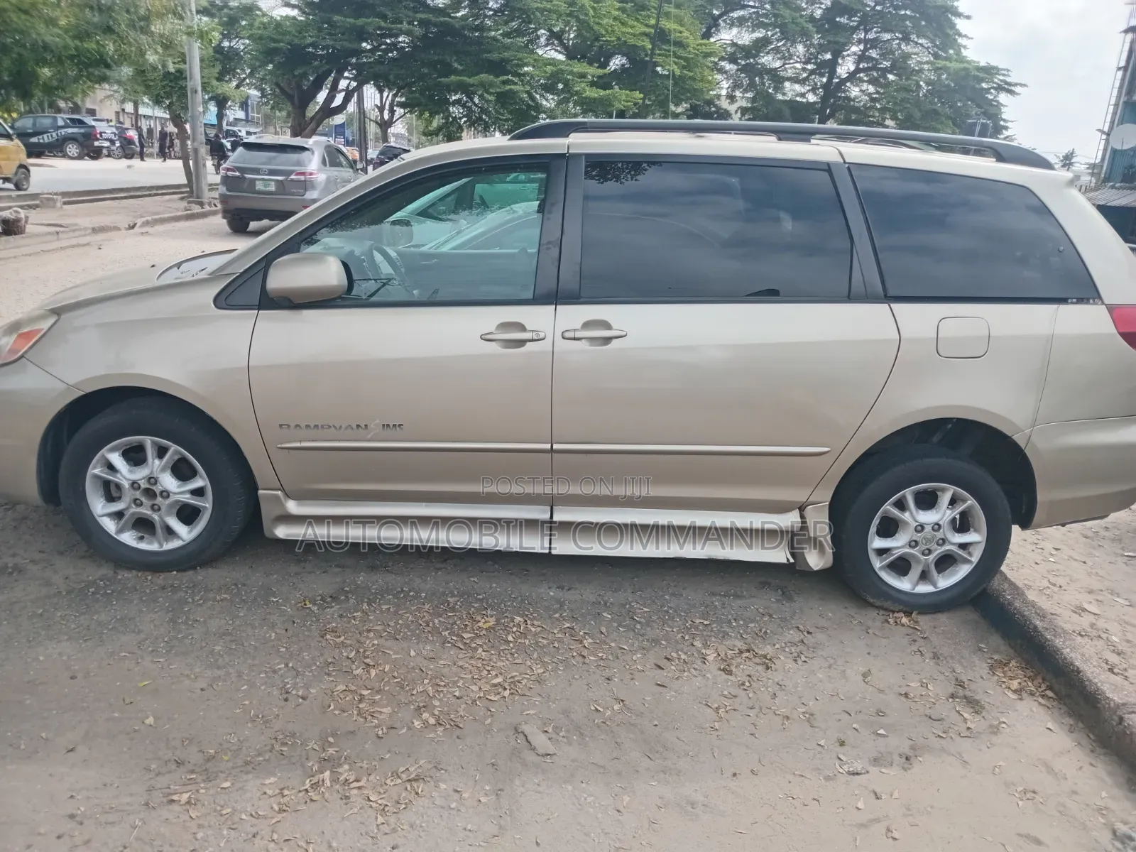 Toyota Sienna 2004 Gold