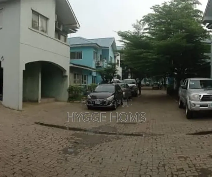 4bdrm Townhouse/Terrace in Adonai Estate, Alausa for sale