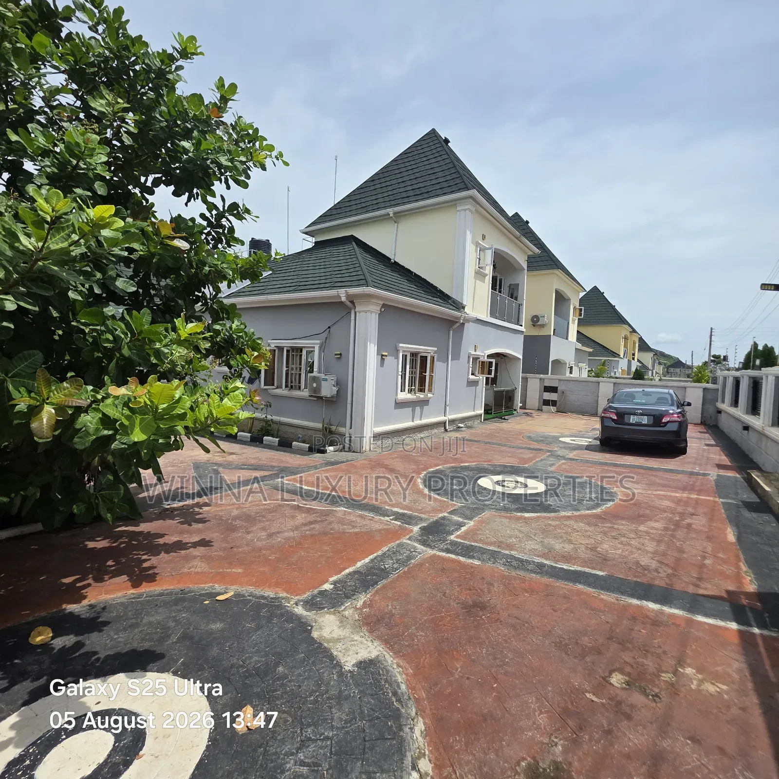 4bdrm Penthouse in Leisure Court, Lugbe District for sale