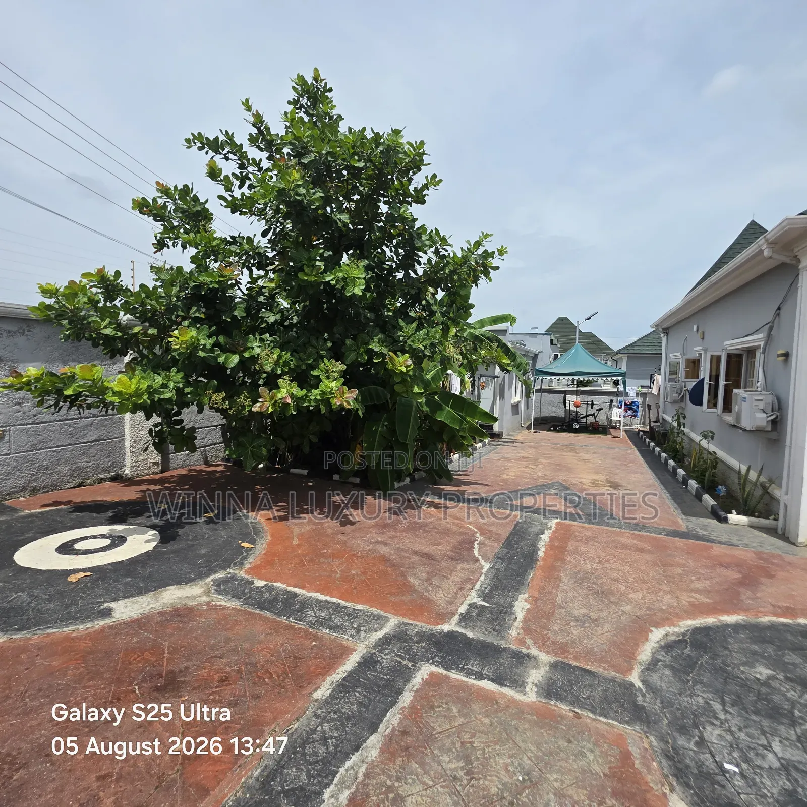 4bdrm Penthouse in Leisure Court, Lugbe District for sale