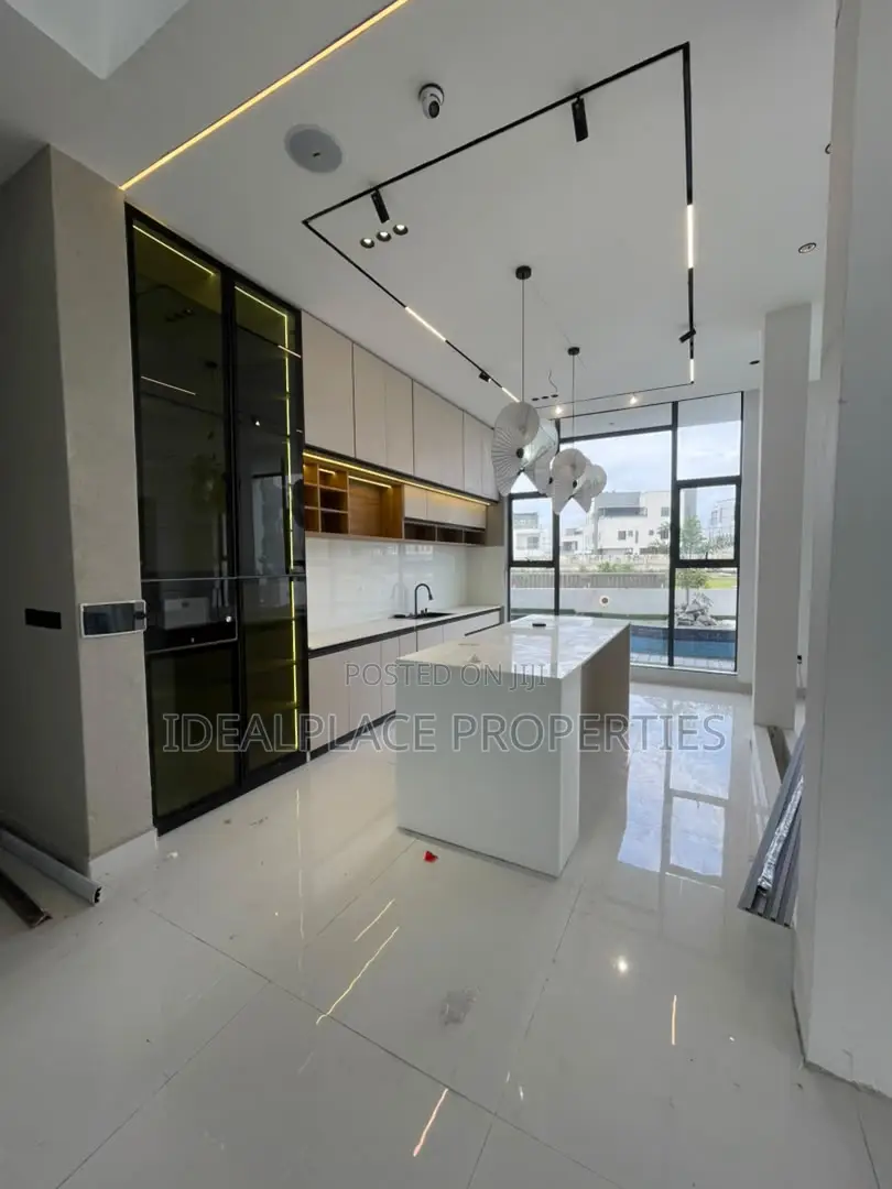 6bdrm Duplex in Osapa london for sale