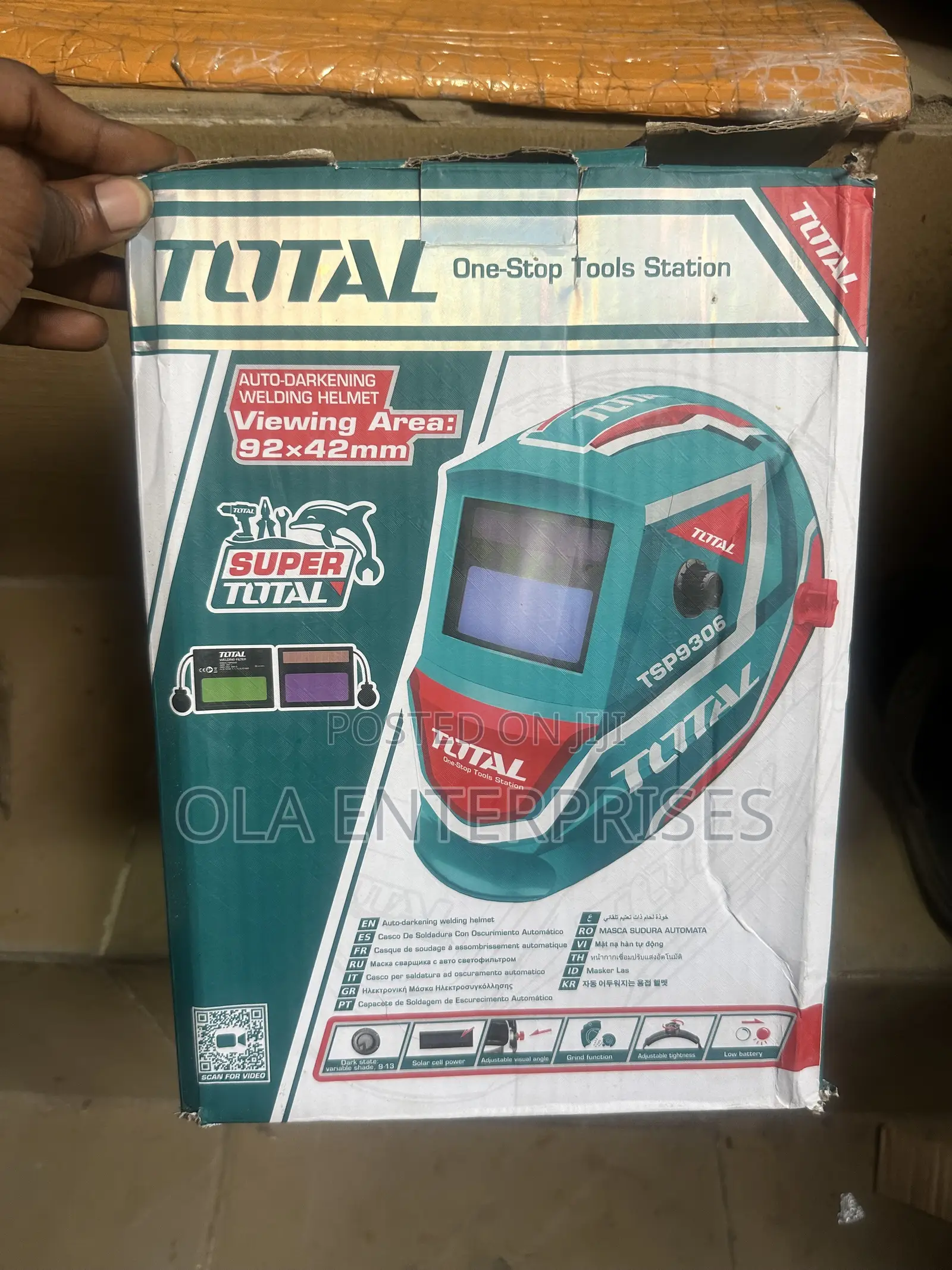 Auto Darkening Welding Helmet (Viewing Area: 92 × 42 Mm)