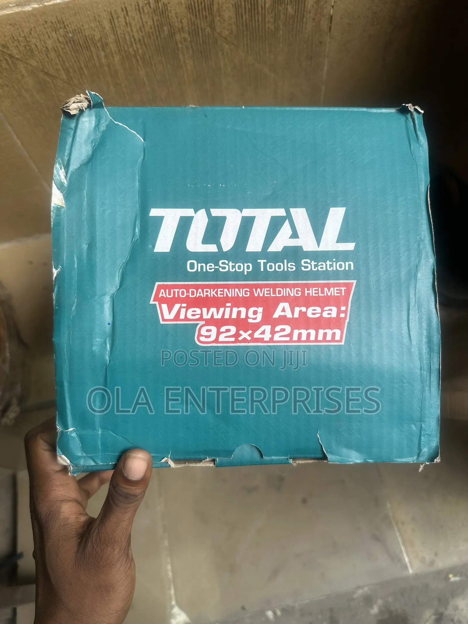 Auto Darkening Welding Helmet (Viewing Area: 92 × 42 Mm)