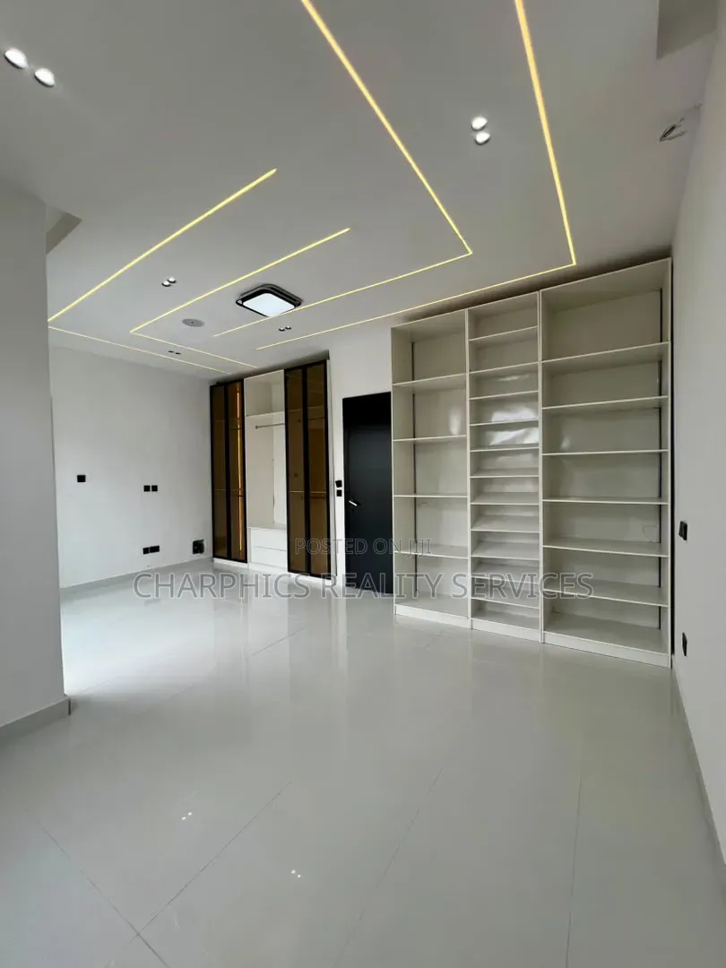 4bdrm Duplex in Sangotedo for sale