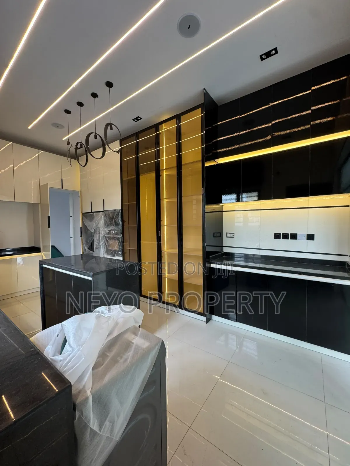 5bdrm Duplex in Ologolo Lekki for sale