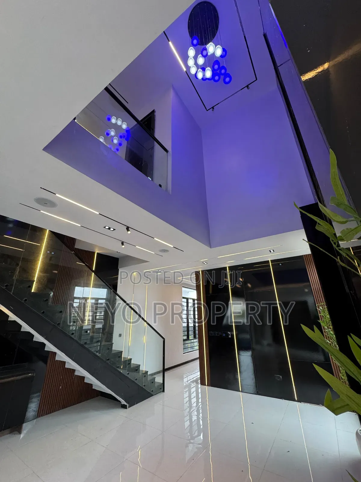 5bdrm Duplex in Ologolo Lekki for sale